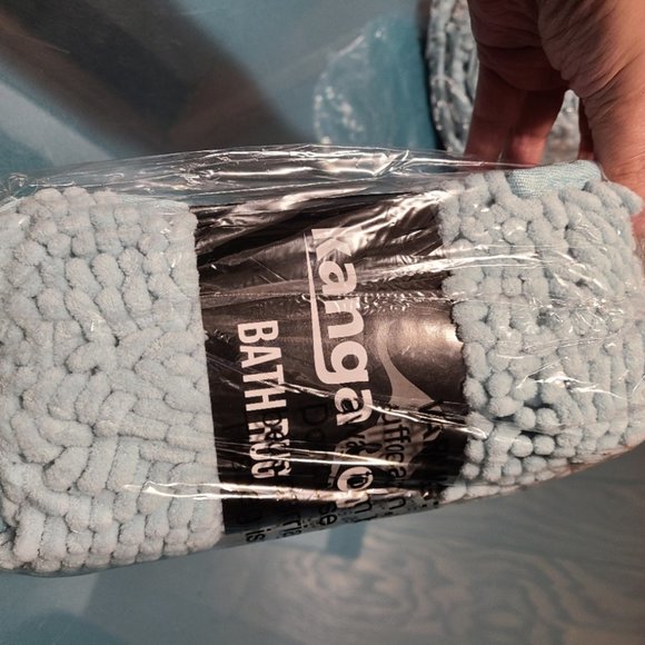 **SOLD** NWT Kangaroo Chenille Bath Rug 24x17 - Picture 7 of 7